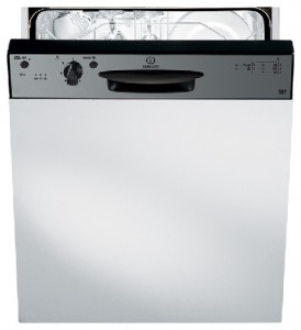 写真 食器洗い機 Indesit DPG 15 IX